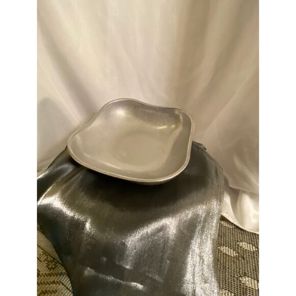 The Wilton Co Heavy Aluminum Square dish 7.25 X 7.25 in with rounded corners EUC - Picture 1 of 14